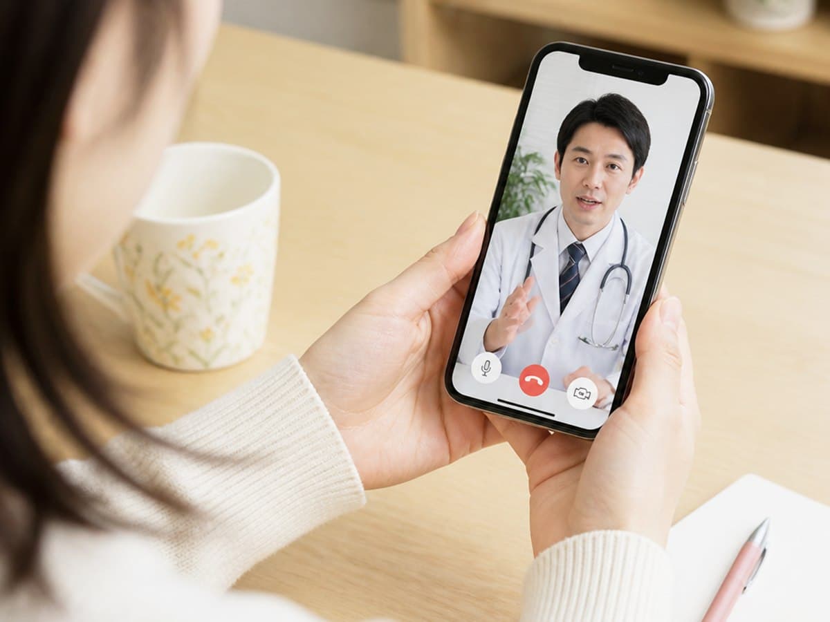 スマートフォンでのオンライン診療の様子